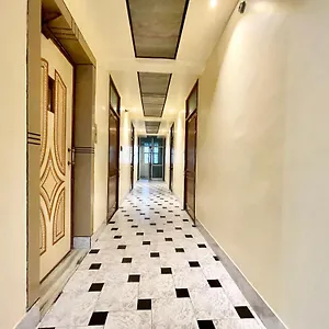 Shivam ! होटल शिवम హోటల్ శివం ஹோட்டல் சிவம் Foreigner's Choice ! Fully Air-conditioned With Lift & Parking Availability, Near Kashi Vishwanath Temple, And Ganga Ghat, Best In 2 Hotel