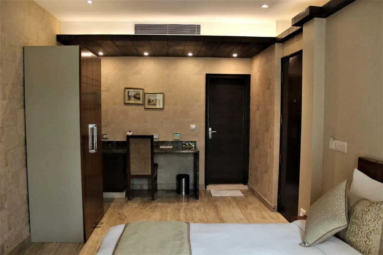 **** Hotel Royal Residence Iffco Chowk Gurgaon India