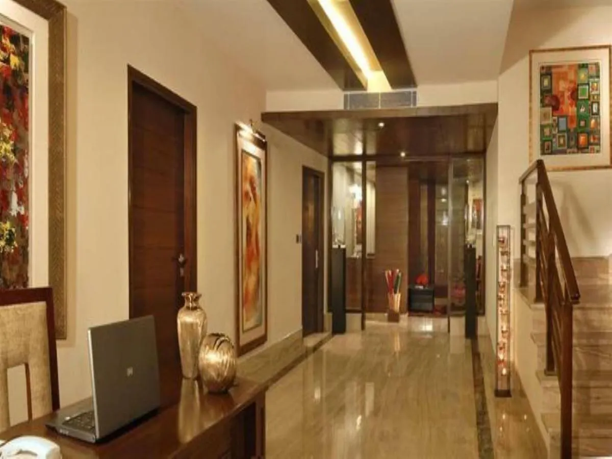 Royal Residence Iffco Chowk Gurgaon 4*,